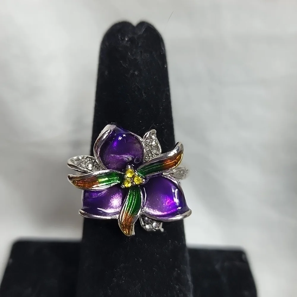 🎄NWOT STERLING SILVER FLOWER RING🎄